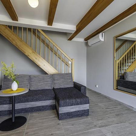 Frajda Domki - Apartamenty 6-Osobowe - Salon I Dwie Sypialnie Oraz Studia 4-Osobowe - Pokoj Z Aneksem Kuchennym 레왈 외부 사진