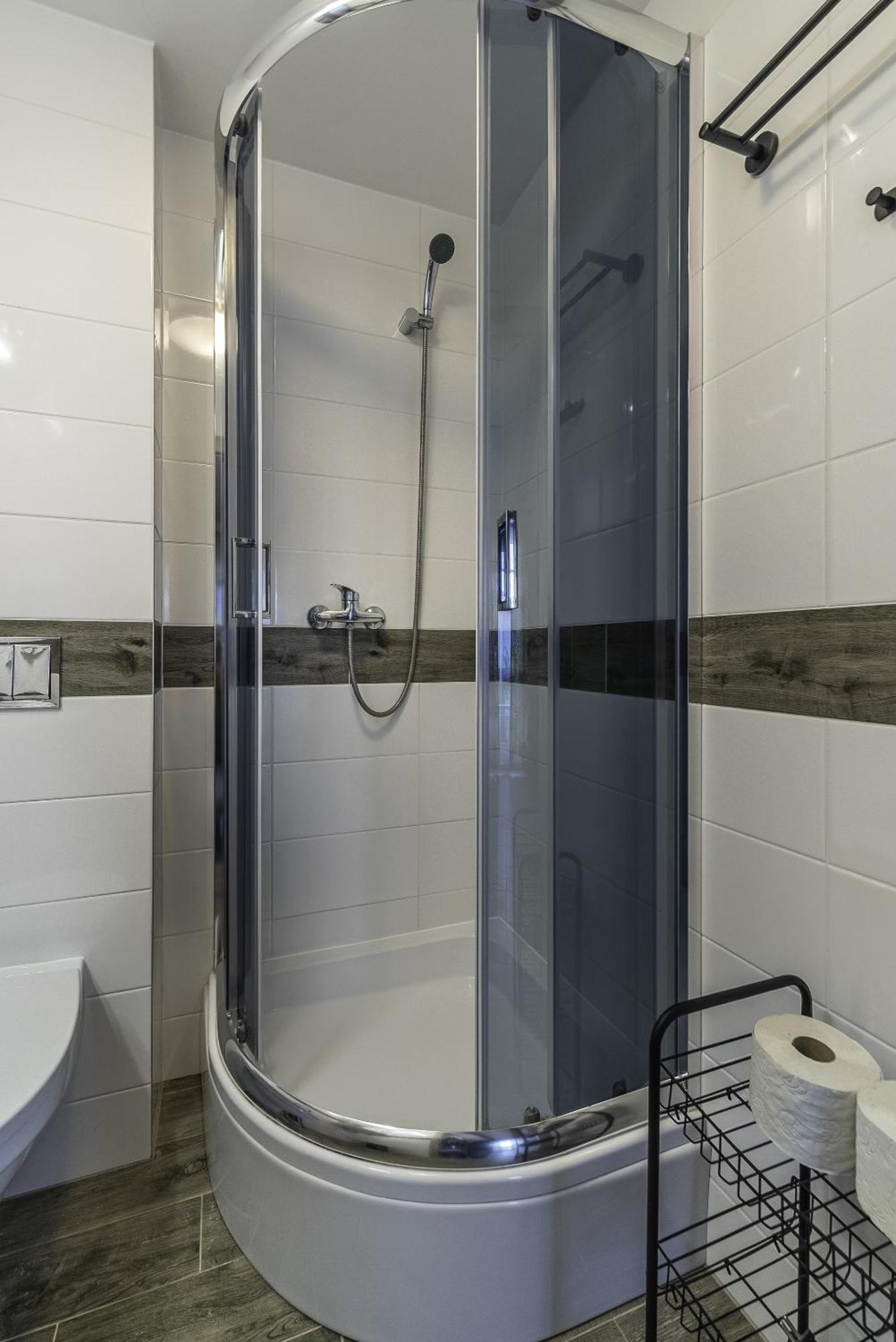 Frajda Domki - Apartamenty 6-Osobowe - Salon I Dwie Sypialnie Oraz Studia 4-Osobowe - Pokoj Z Aneksem Kuchennym 레왈 외부 사진