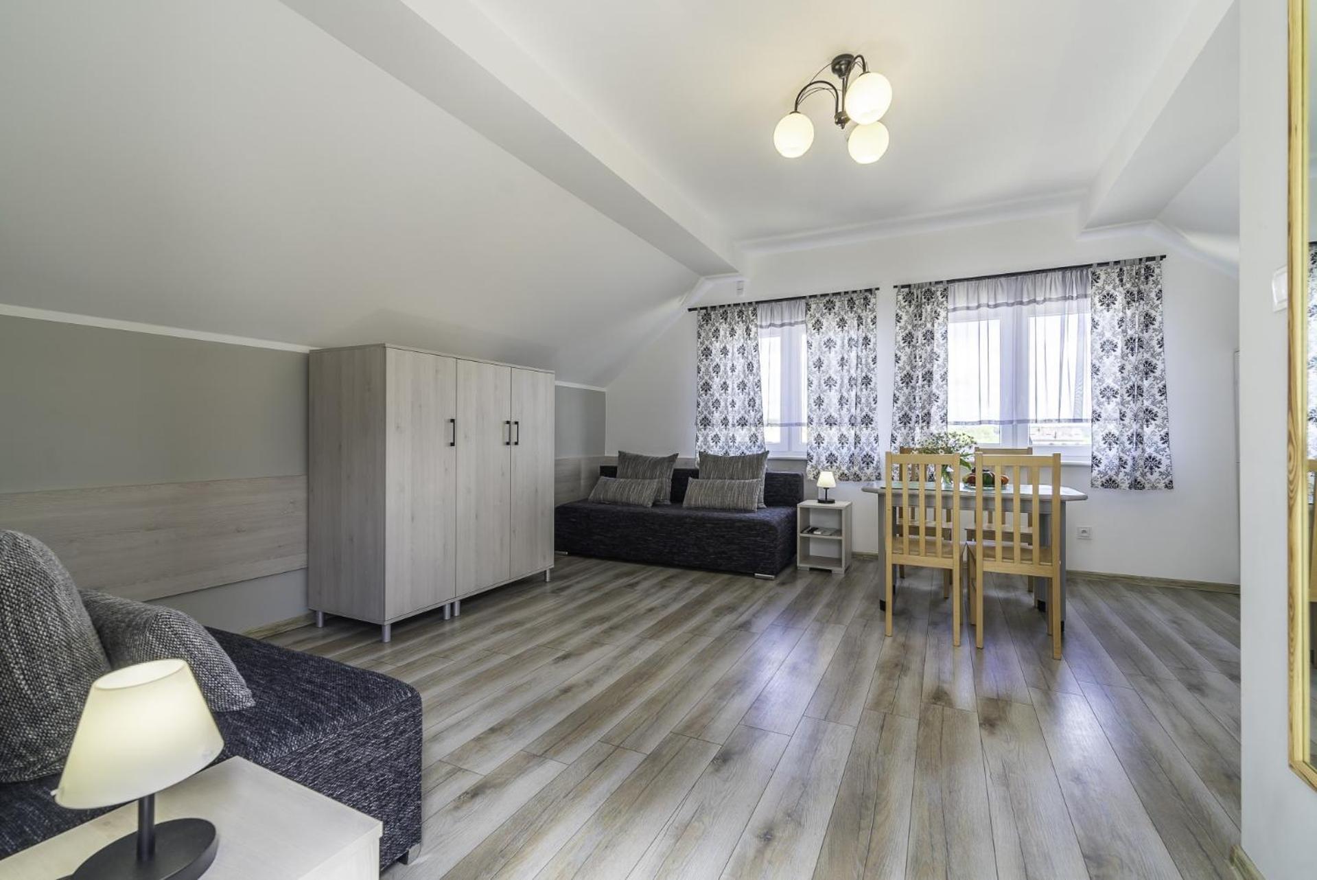 Frajda Domki - Apartamenty 6-Osobowe - Salon I Dwie Sypialnie Oraz Studia 4-Osobowe - Pokoj Z Aneksem Kuchennym 레왈 외부 사진
