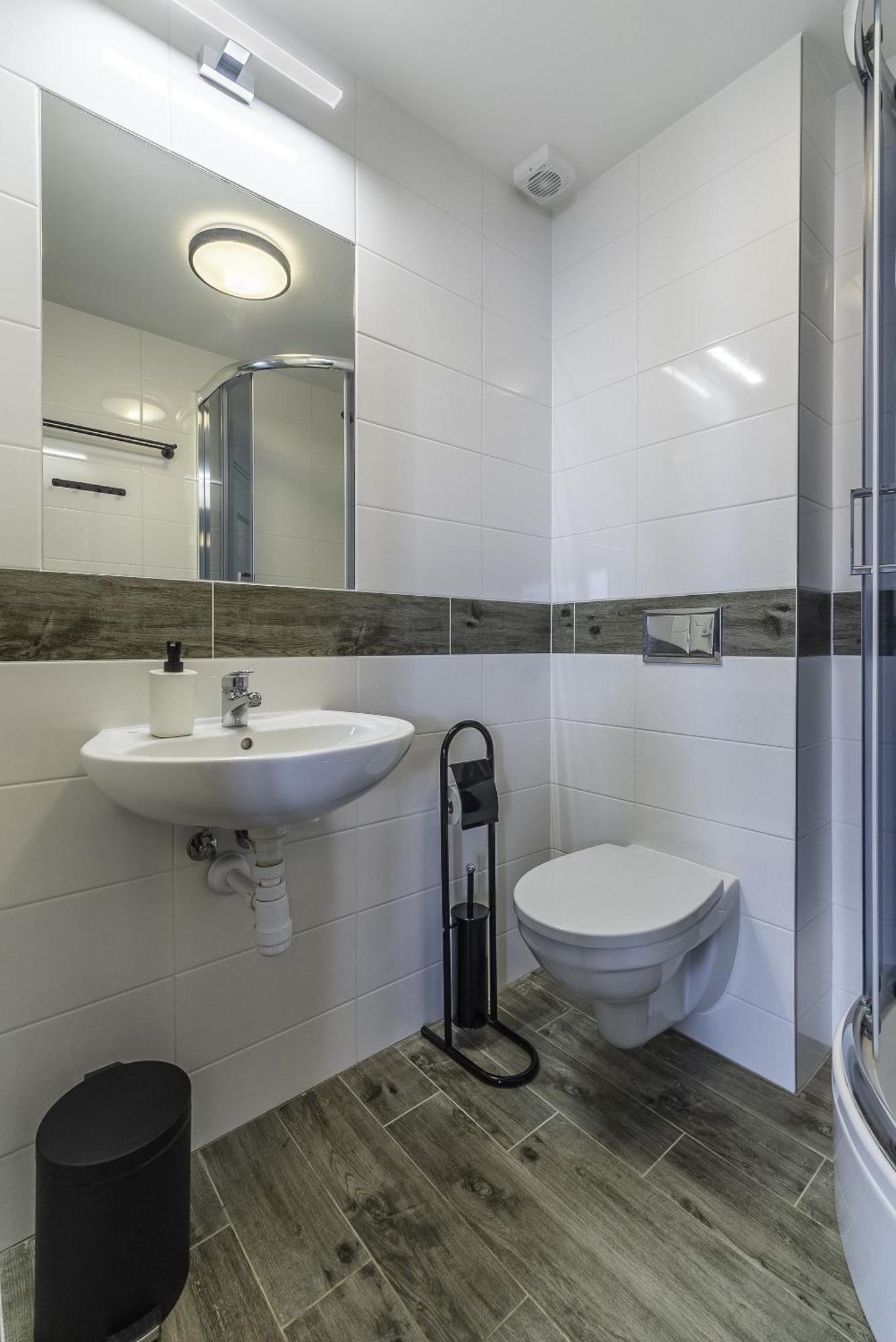Frajda Domki - Apartamenty 6-Osobowe - Salon I Dwie Sypialnie Oraz Studia 4-Osobowe - Pokoj Z Aneksem Kuchennym 레왈 외부 사진