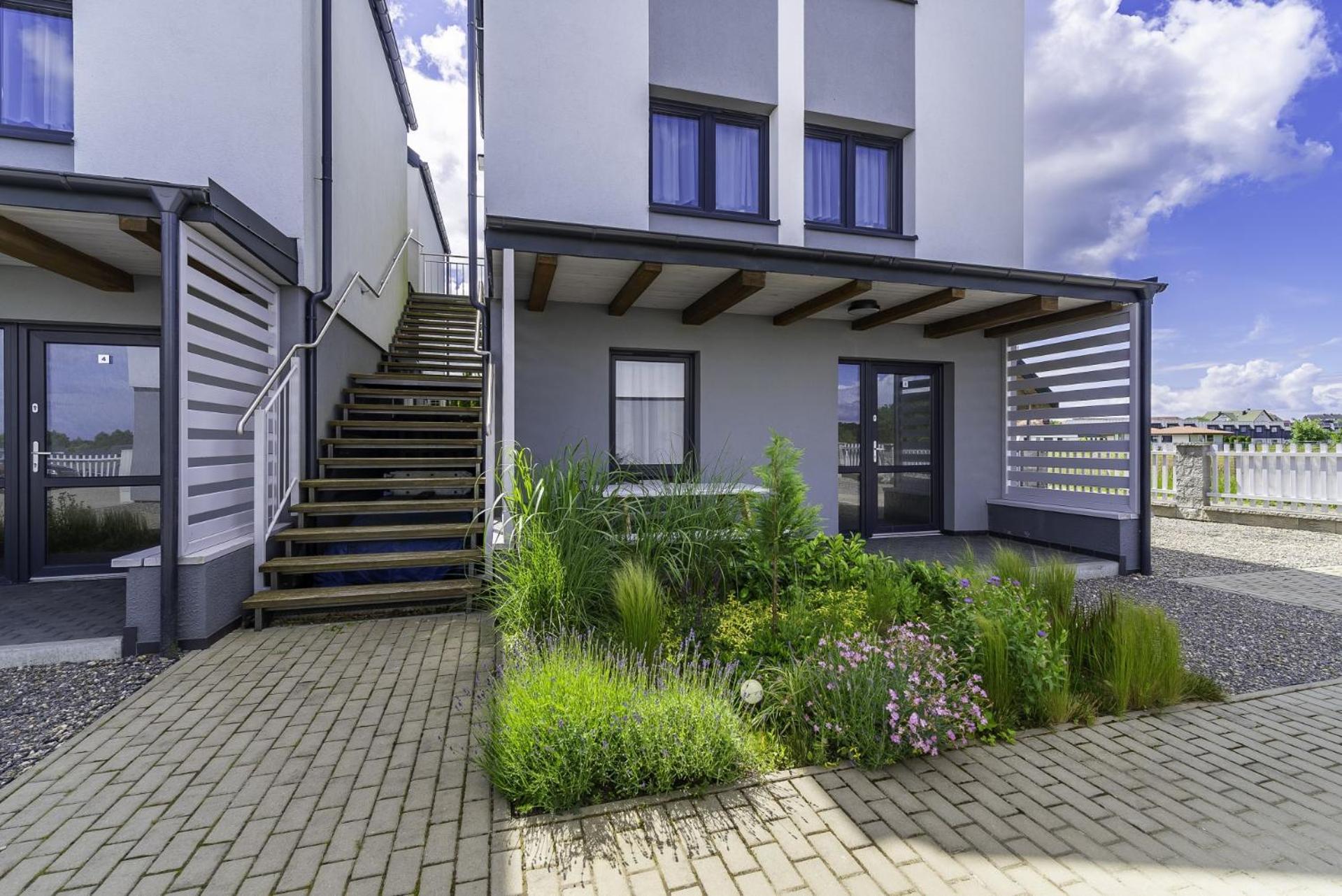 Frajda Domki - Apartamenty 6-Osobowe - Salon I Dwie Sypialnie Oraz Studia 4-Osobowe - Pokoj Z Aneksem Kuchennym 레왈 외부 사진