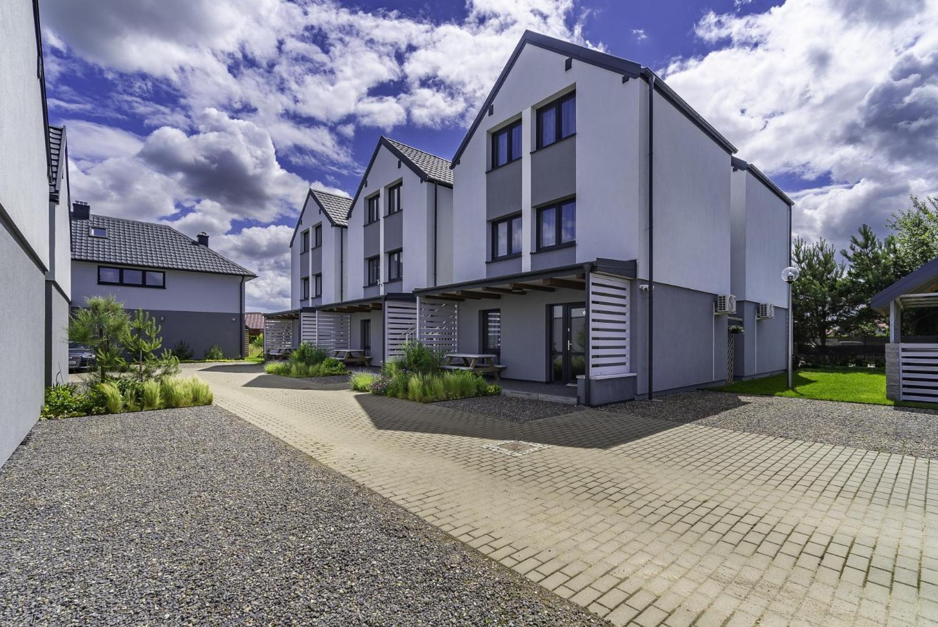 Frajda Domki - Apartamenty 6-Osobowe - Salon I Dwie Sypialnie Oraz Studia 4-Osobowe - Pokoj Z Aneksem Kuchennym 레왈 외부 사진
